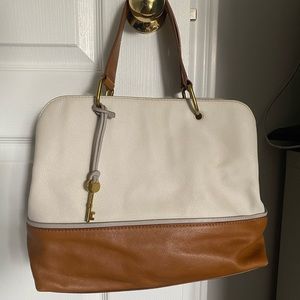 Fossil all-leather Satchel Handbag w/strap for cross-body styling.